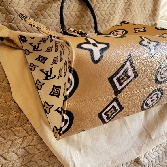 Louis Vuitton Wild At Heart Onthego GM Creme Giant Monogram Print Arizona Bag - Picture 10 of 17